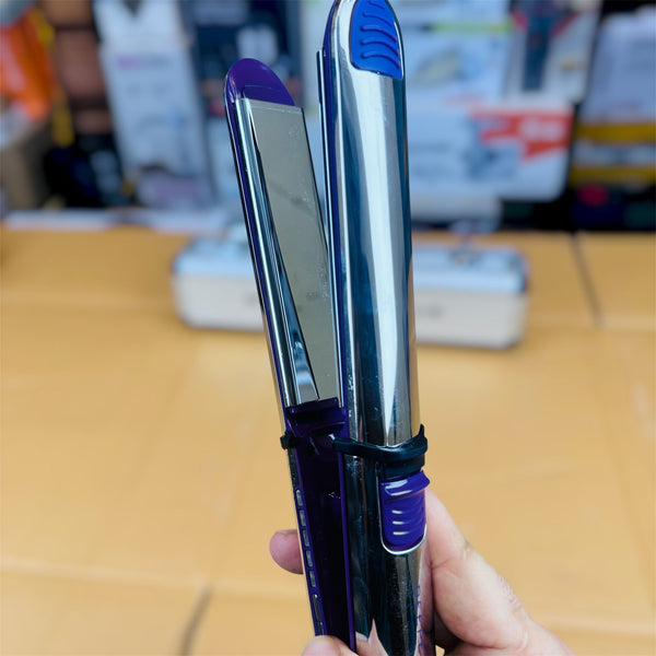 Professional Hair Straightener (Salon Styling, Smooth Finish)