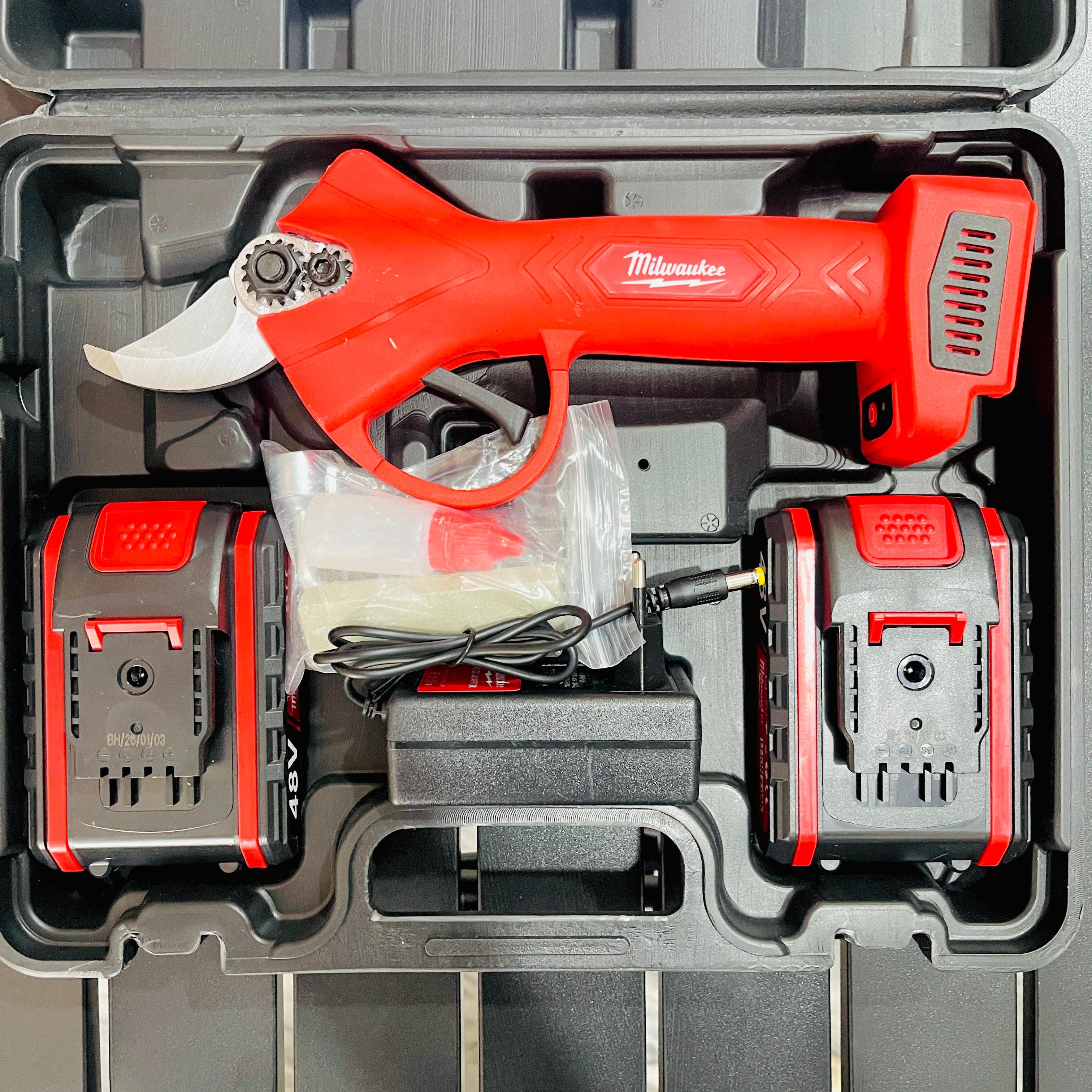 Milwaukee Cordless Electric Pruner 48V – Plant Cutter